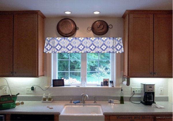 Flat Valance with Sheering on ends.